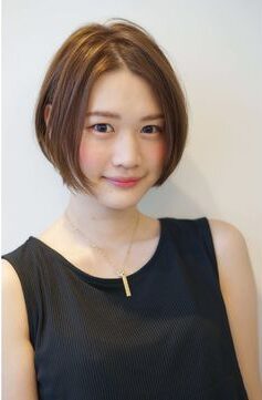 前下がりボブ 丸顔さんに似合う髪型は前髪あり なし おすすめ17選 Hair Recipe