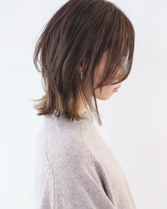 丸顔のウルフカットボブは前髪ありなし？40代50代女性に似合う顔型別ポイントも Hair Recipe